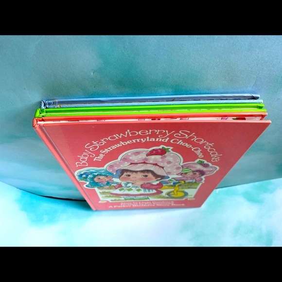 STRAWBERRY SHORTCAKE VINTAGE 80s COLLECTABLE HARDCOVER BOOK BUNDLE OF 3 - Picture 12 of 16